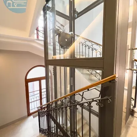 Piazza Della Borsa 3b Tirabora Short Rent アパート トリエステ