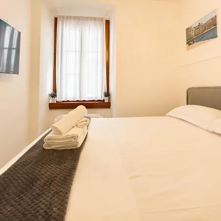 Appartamento Piazza Della Borsa 3b Tirabora Short Rent Trieste
