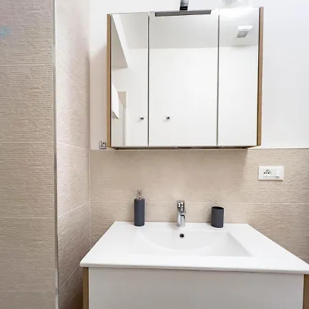 アパート Piazza Della Borsa 3b Tirabora Short Rent トリエステ