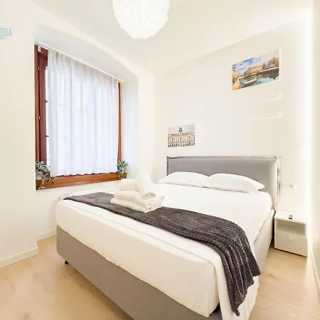 Piazza Della Borsa 3b Tirabora Short Rent
