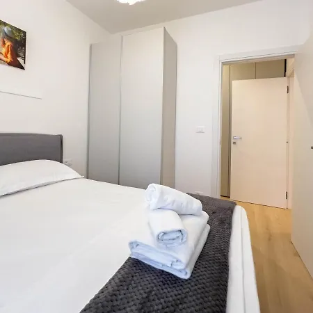 公寓 Piazza Della Borsa 3b Tirabora Short Rent 的里雅斯特